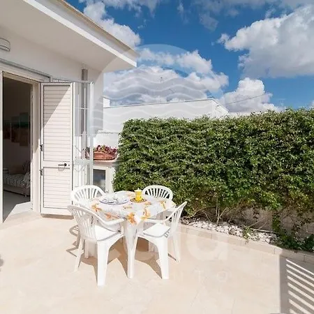 White House N 1 - By Cala Salento *
